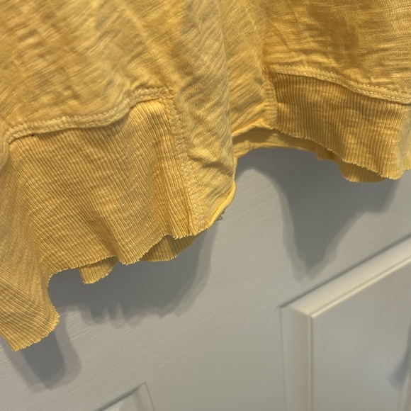 Yellow long sleeve V-neck Tee - Picture 3 of 3